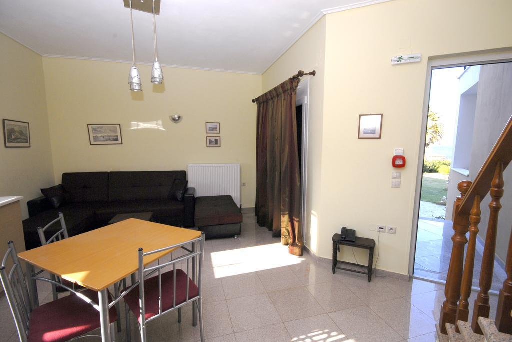 Ariadnes Holiday Accommodation II Apidias Lakos Room photo
